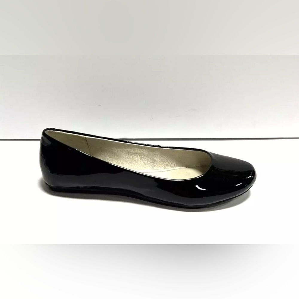 Kenneth Cole Womens Slip On By Flat Black Size 6M